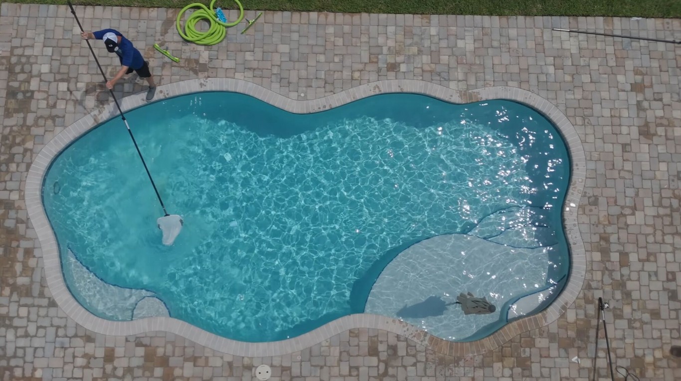 Pool technician providing professional cleaning service in San Mateo, CA